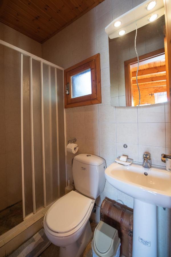 Aliki Guest House Aigio Exterior foto